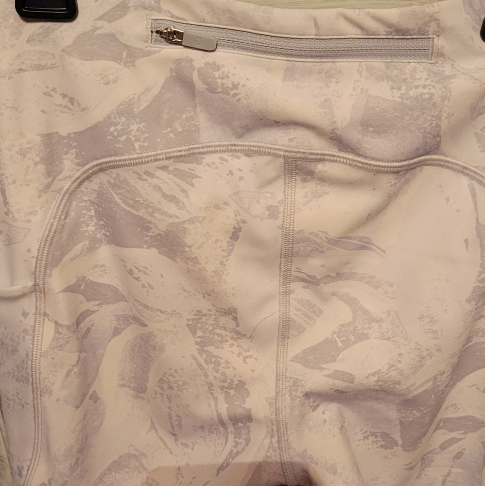 Lululemon - Picture 3 of 5